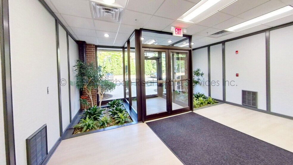More Photos Of 1550 Spring Rd, Oak Brook Office For Sale