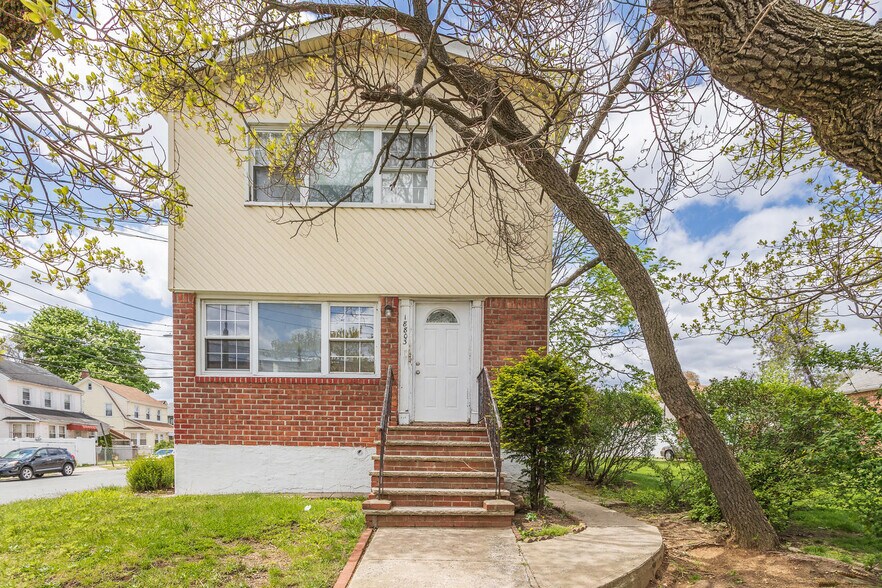 More Photos Of 18803 Ridgedale St, Springfield Gardens Apartments For Sale
