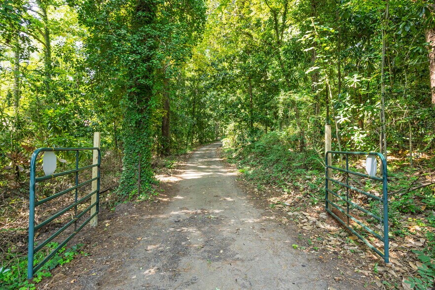 More Photos Of 250 E Memorial Dr, Dallas Land For Sale