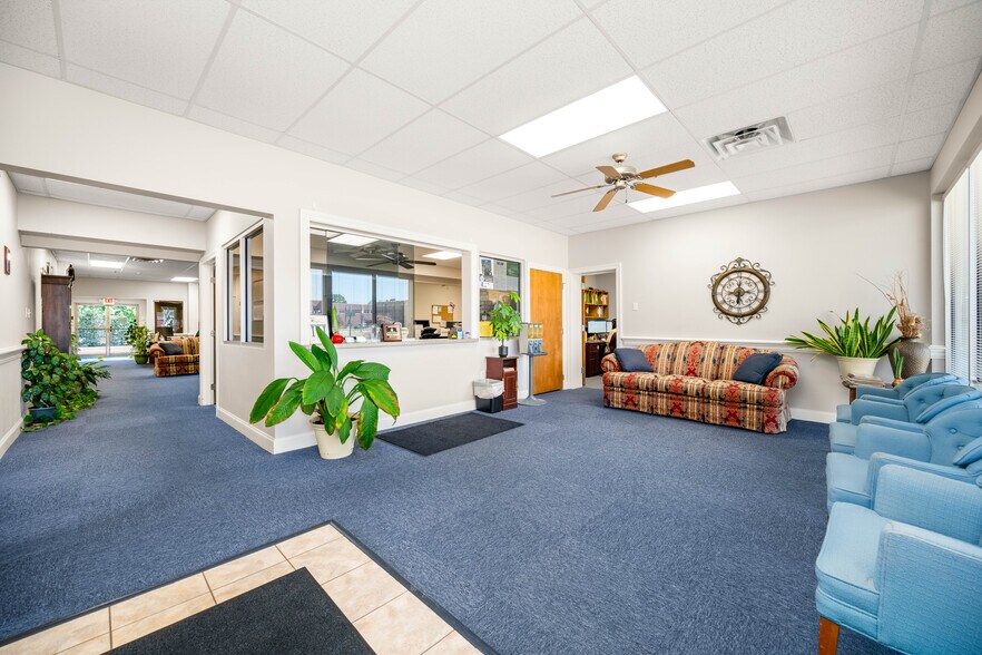 More Photos Of 816 University Pky, Natchitoches Office For Sale