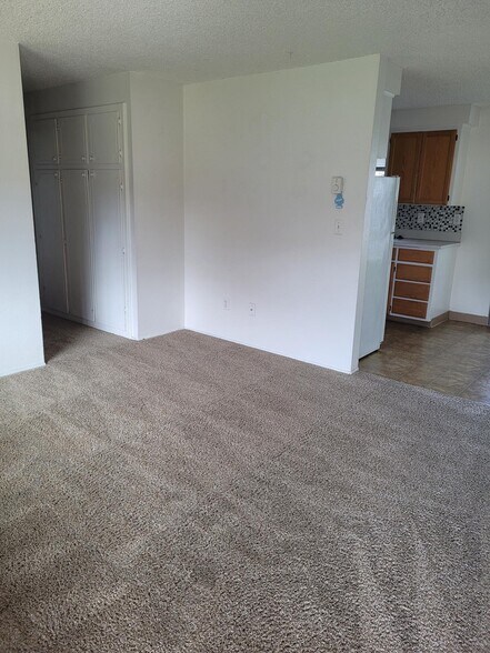 More Photos Of 211 SE Uglow St, Dallas Apartments For Sale