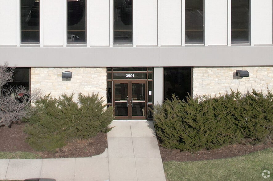 More Photos Of 3901 W 86th St, Indianapolis Office For Lease