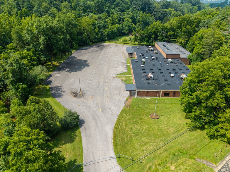 More Photos Of 700 Channel Ln, Marietta Light Distribution For Lease