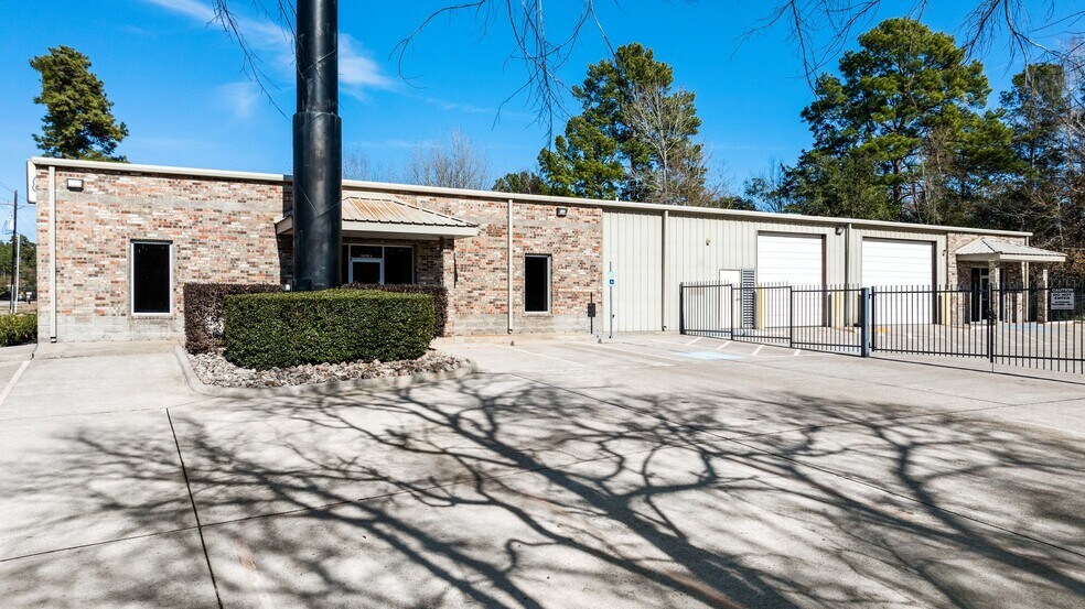 More Photos Of 3607 N Loop 336, Conroe Light Manufacturing For Lease