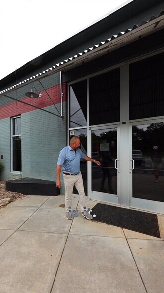 Primary Photo Of 518 W North 1st St, Seneca Storefront Retail Office For Lease