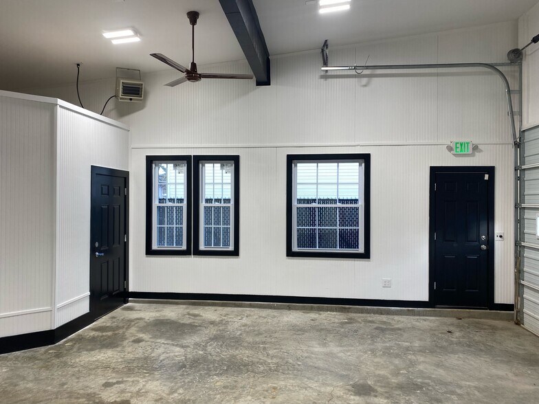 More Photos Of 134 Cockeysville, Cockeysville Warehouse For Lease