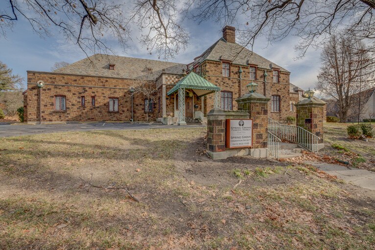 More Photos Of 3464 Central Pky, Cincinnati Funeral Home For Sale