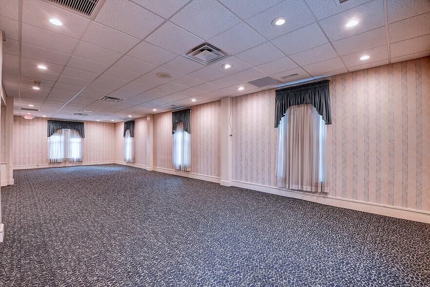 More Photos Of 201 Meadow St, Naugatuck Office For Sale