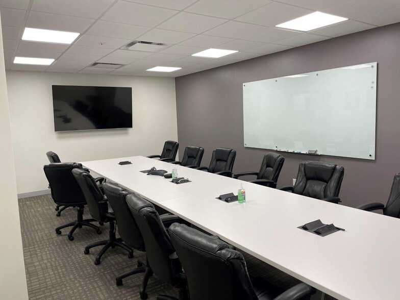 More Photos Of 4 Mountainview Ter, Danbury Office For Lease