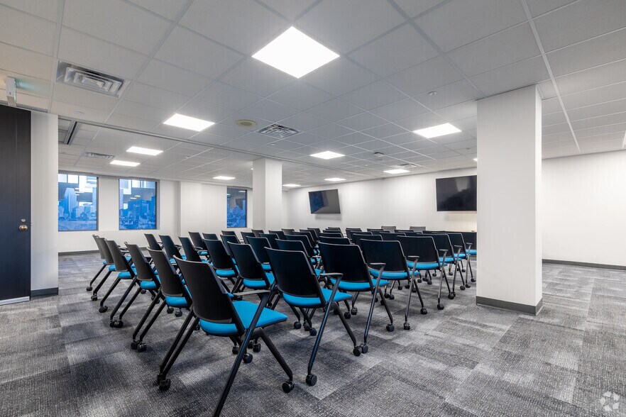 More Photos Of 1555 Rue Peel, Montréal Office For Lease