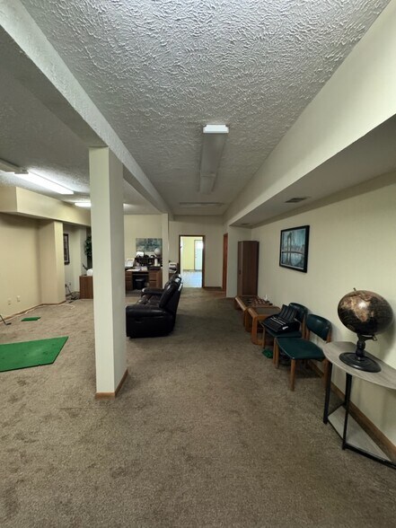 More Photos Of 108 Ball St, East Syracuse Flex For Sale