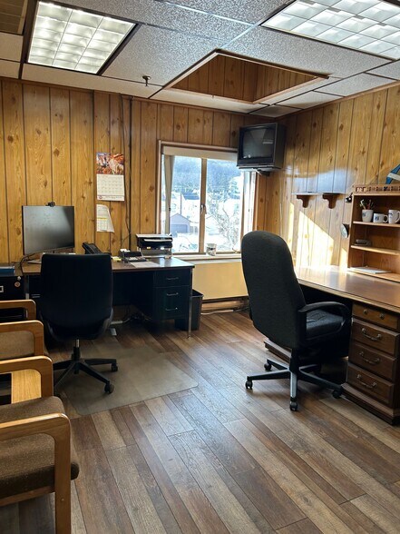 More Photos Of 2001 Market St, Ashland Manufacturing For Lease