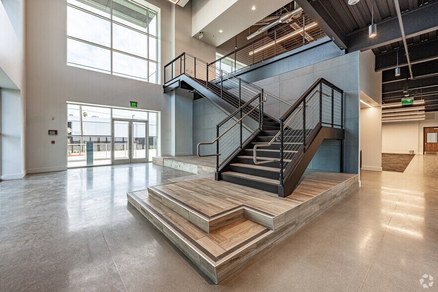 More Photos Of 15010 Don Julian Rd, City Of Industry Manufacturing For Lease