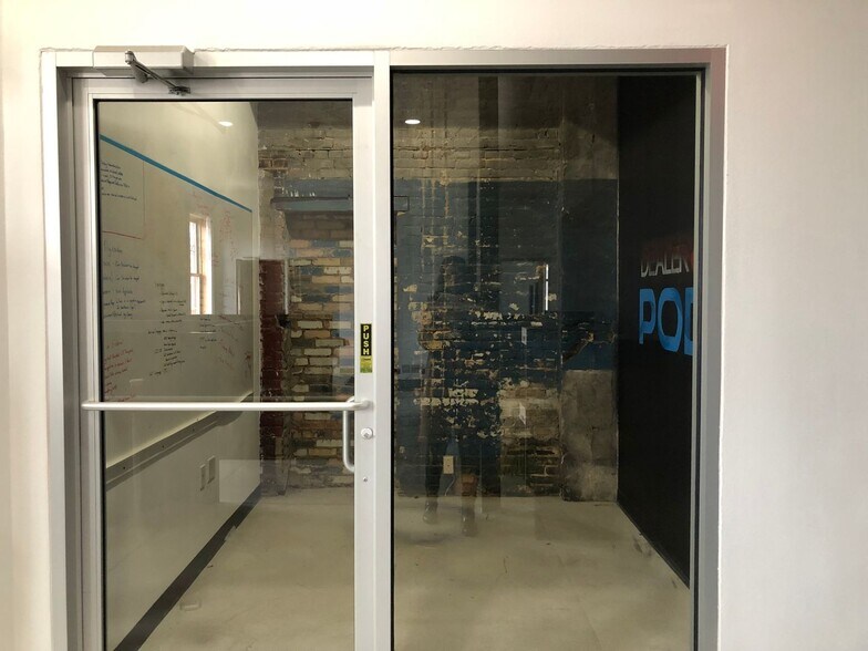 More Photos Of 146 Algoma Blvd, Oshkosh Office For Lease