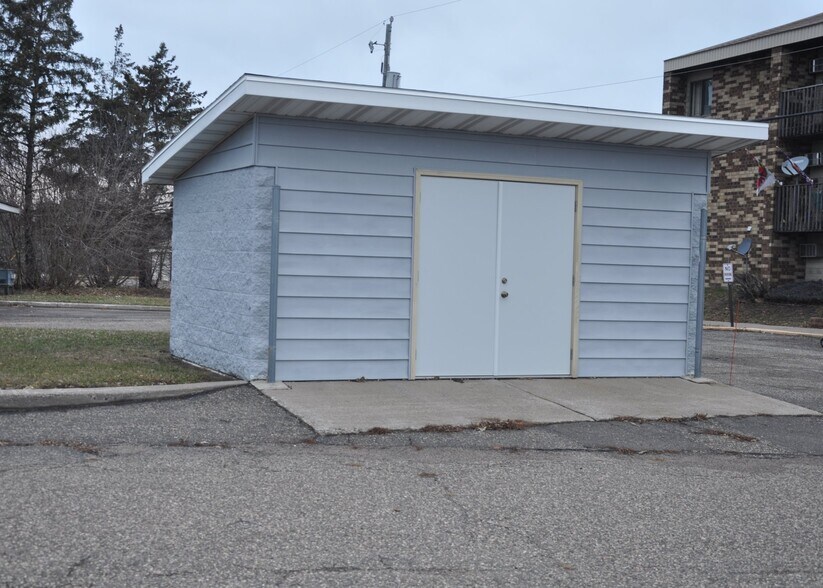 More Photos Of 1549 E Broadway St, Monticello General Retail For Lease