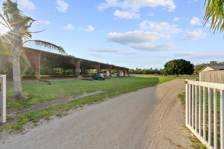 More Photos Of 7705 Gardner Rd, Tampa Specialty For Sale