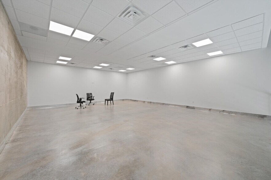 More Photos Of 2050 Commerce Dr, Rosenberg Warehouse For Sale