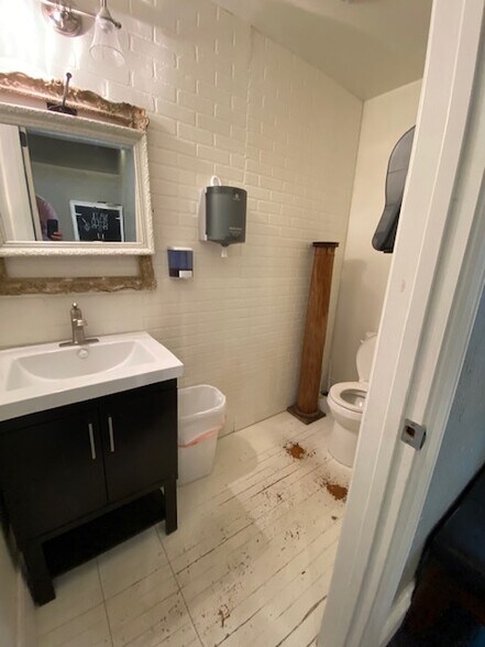 More Photos Of 34 N Main St, Roosevelt General Retail For Sale