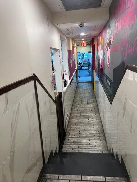 More Photos Of 24 W 45th St, New York Apartments For Lease