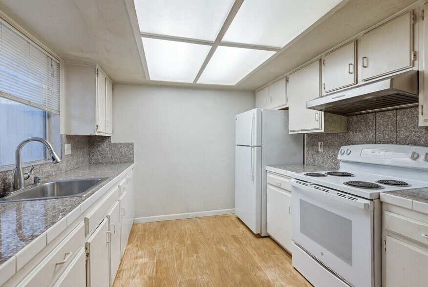 More Photos Of 14506 NE 6th Pl, Bellevue Apartments For Sale