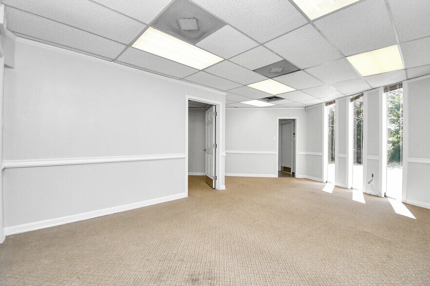 More Photos Of 703 Everett St, Conroe Office Residential For Sale
