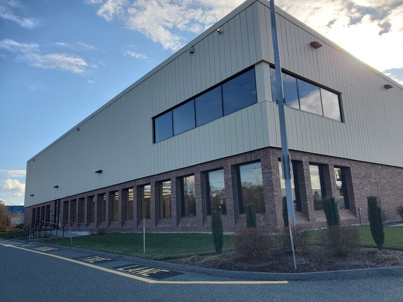 More Photos Of 900 W Chestnut St, Brockton Warehouse For Lease