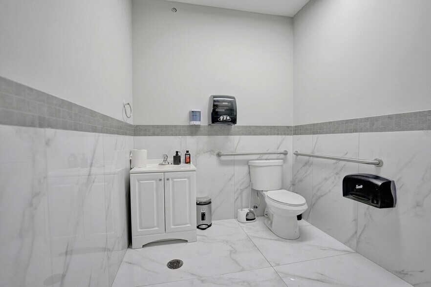 More Photos Of 7801-7821 NW 67th St, Miami Unknown For Lease