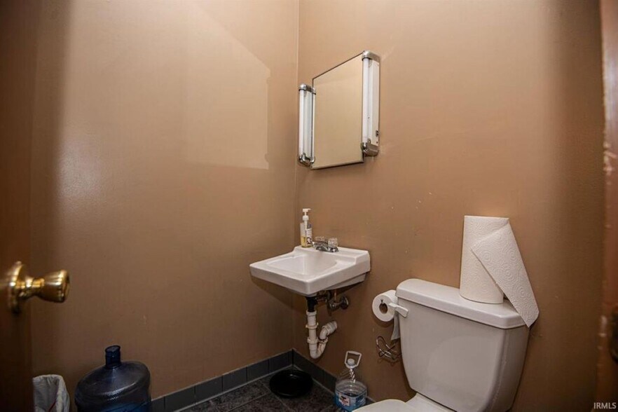 More Photos Of 1985 S Old US 41, Vincennes Industrial For Sale