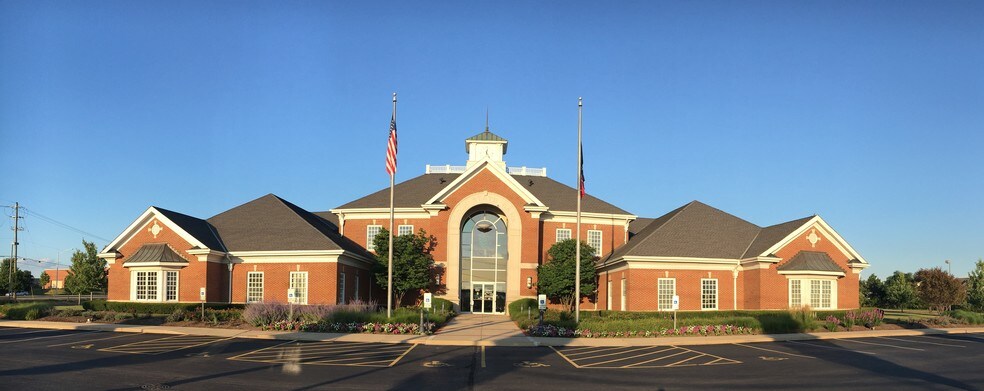 Primary Photo Of 1001 S Randall Rd, Elgin Office For Lease