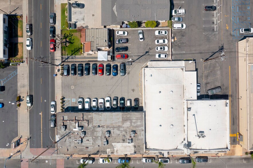 More Photos Of 17041-17047 Bellflower Blvd, Bellflower Storefront Retail Residential For Sale