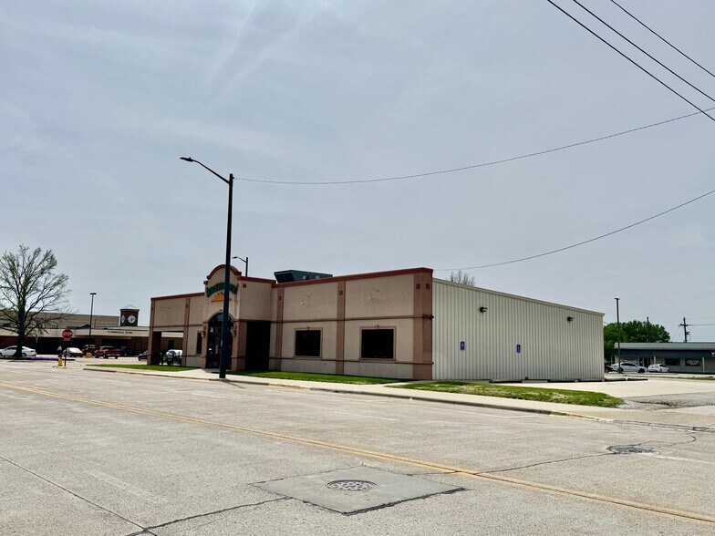 More Photos Of 200 N Central Ave, Parsons General Retail For Sale