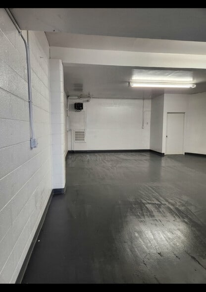 More Photos Of 3503 W Clearwater Ave, Kennewick Storefront For Sale