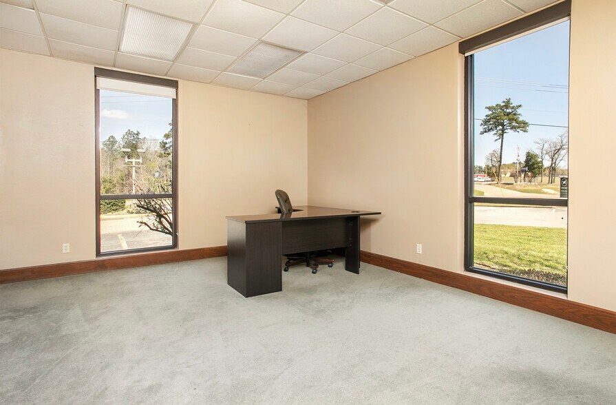 More Photos Of 9846 State Highway 31 E, Tyler Medical For Sale