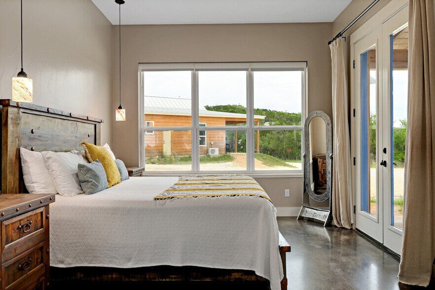 More Photos Of 7400 McGregor Ln, Dripping Springs Hotel For Sale