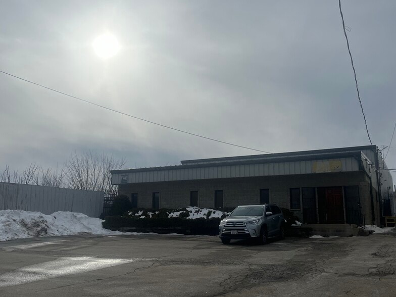 Primary Photo Of 2545 N 30th St, Milwaukee Warehouse For Lease