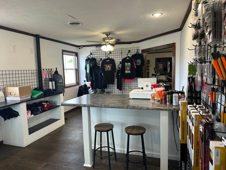 More Photos Of 445 W Elm St, Waverly General Retail For Sale