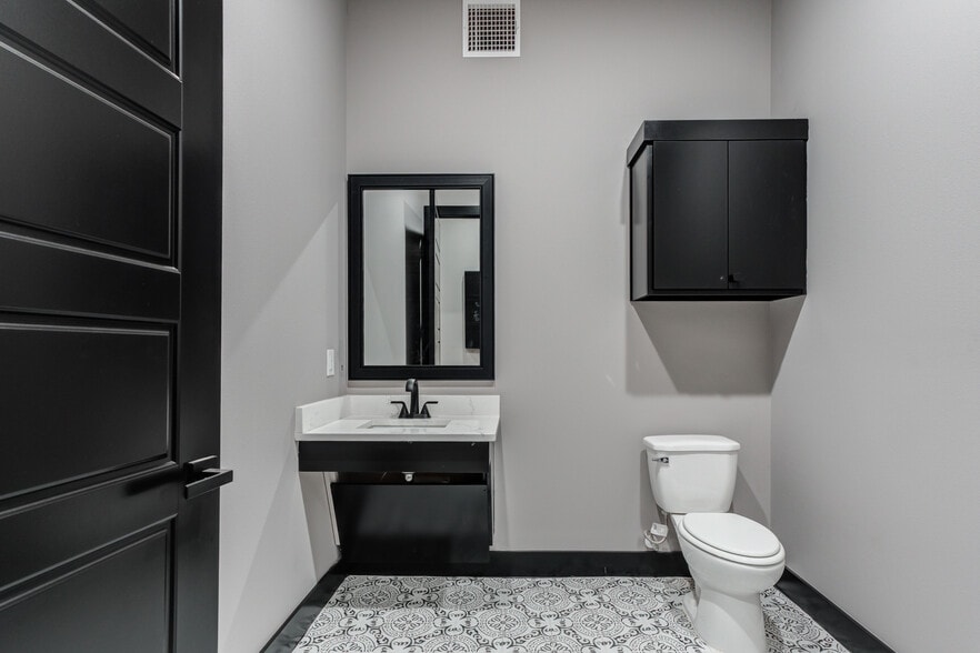 More Photos Of 1213 Crickets Ave, Lubbock Storefront For Sale