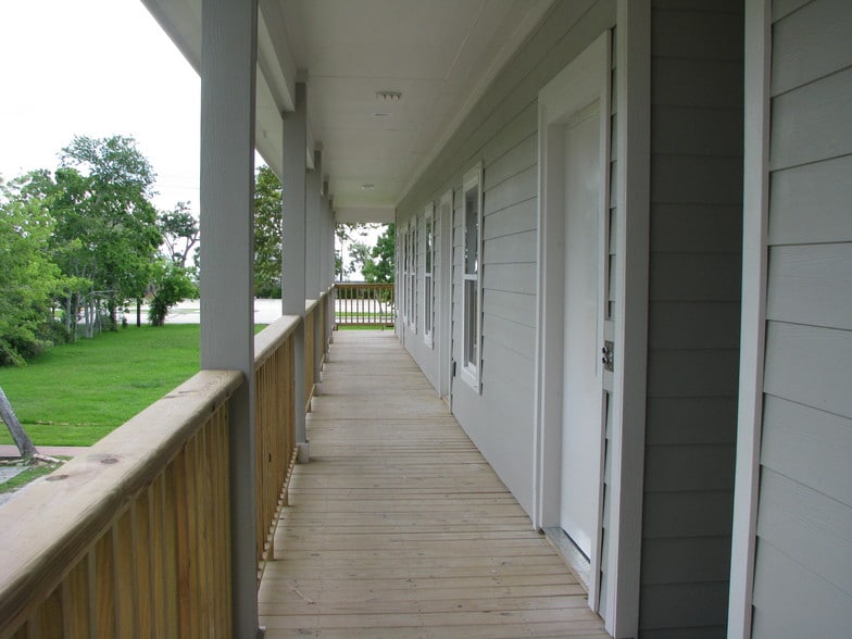 More Photos Of 601 5th St, Kemah Office For Lease