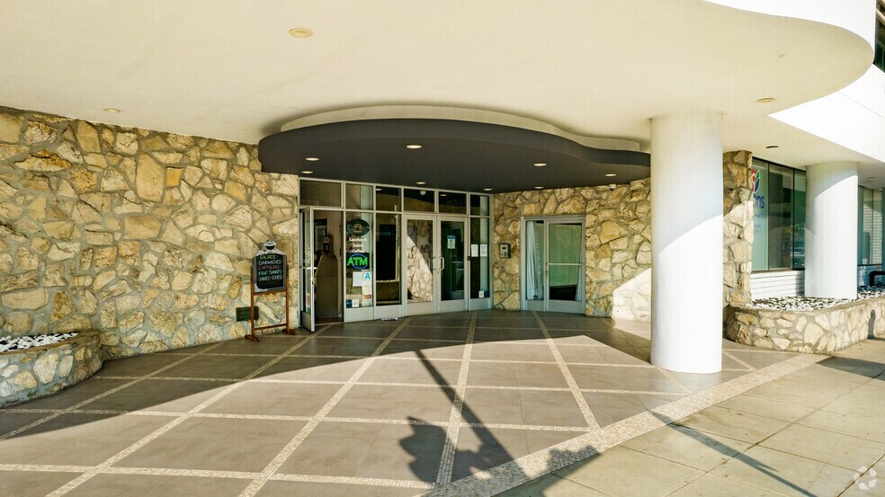 More Photos Of 291 S La Cienega Blvd, Beverly Hills Office Residential For Lease