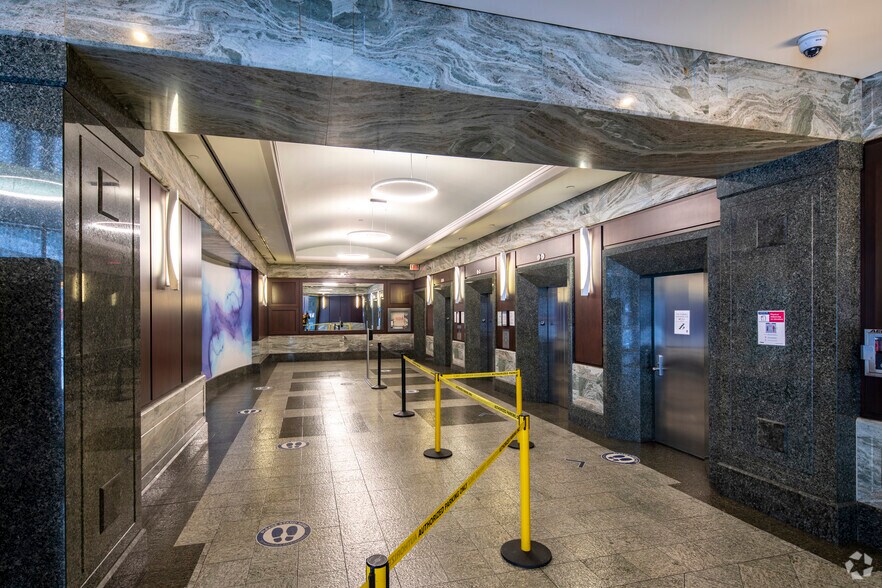 More Photos Of 277 Wellington St W, Toronto Office For Lease