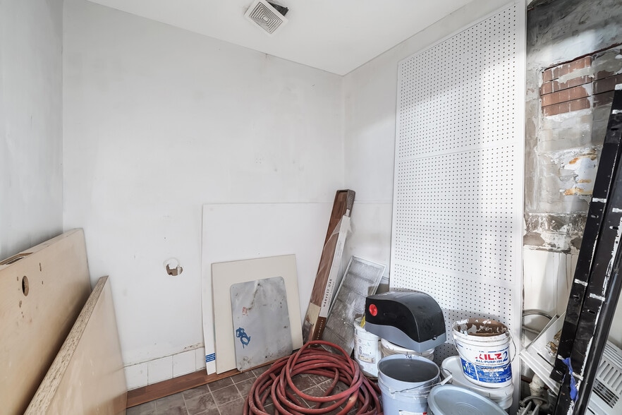 More Photos Of 233 W Harvard Blvd, Santa Paula Freestanding For Lease