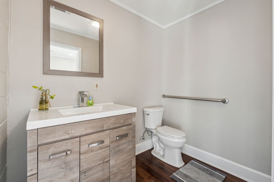 More Photos Of 37 Court St, Jasper Office For Sale