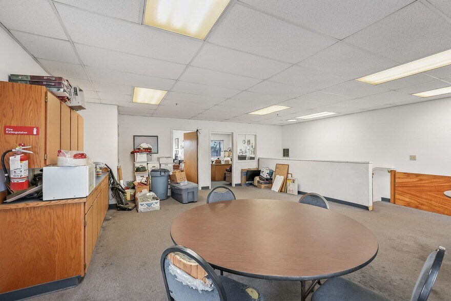 More Photos Of 555 N Pacific Hwy, Woodburn Auto Repair For Sale