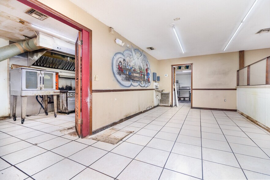 More Photos Of 2516 S Sanford Ave, Sanford Convenience Store For Sale