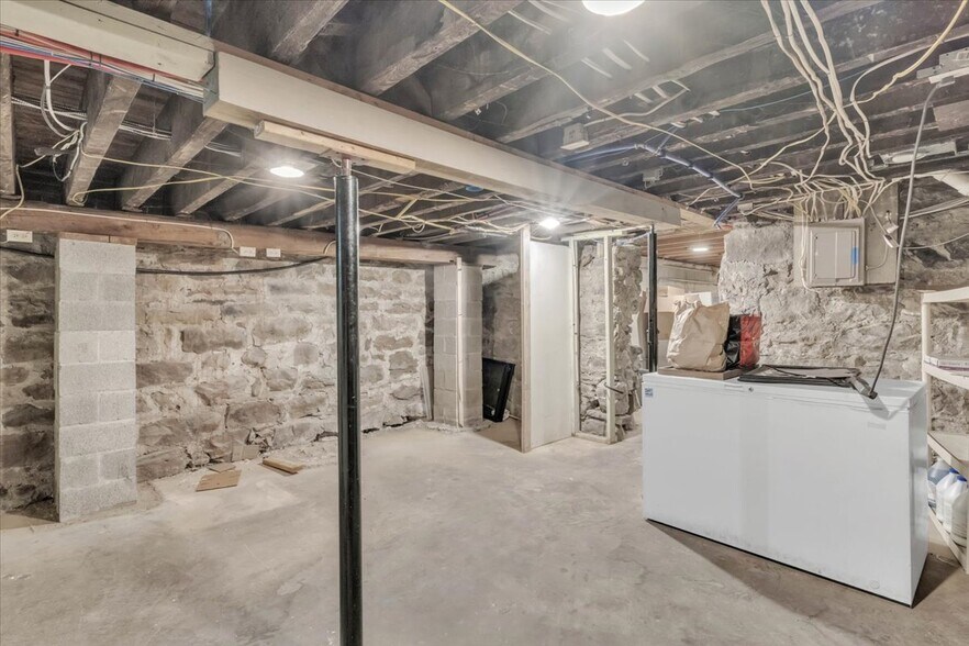 More Photos Of 24 Monroe St, Ellicottville Bar For Sale
