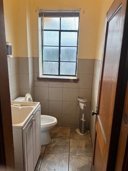 More Photos Of 21 Pelham St, Newton General Retail For Sale