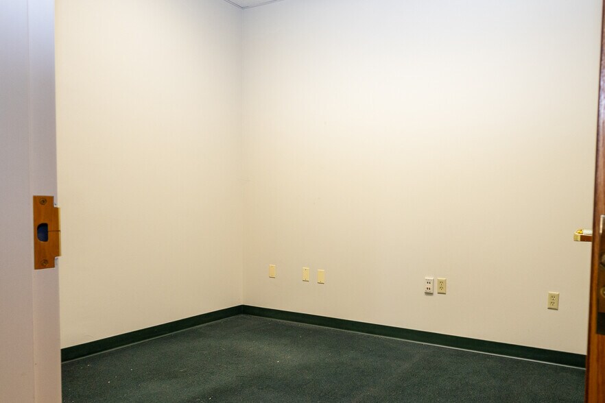 More Photos Of 195 Thomas Johnson Dr, Frederick Medical For Lease