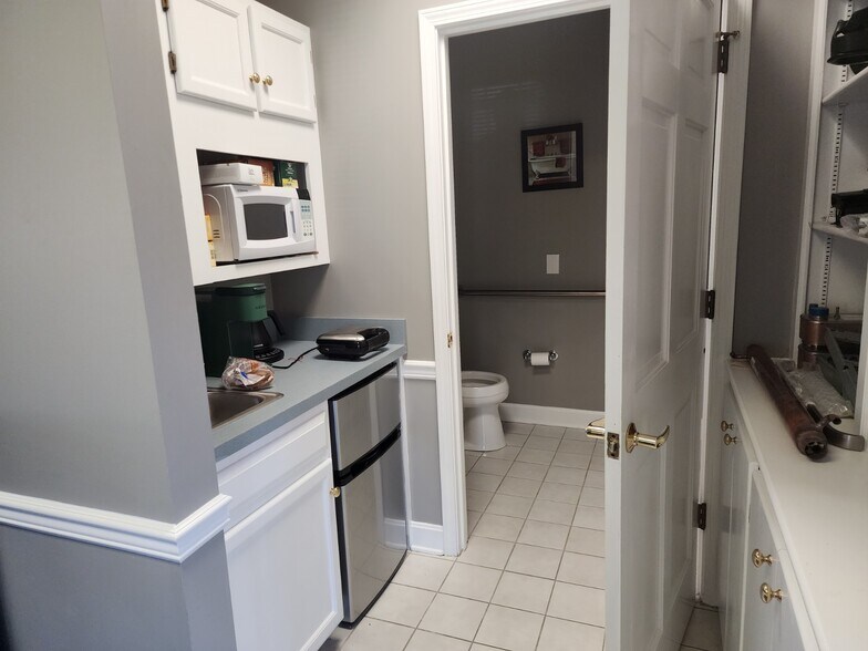 More Photos Of 330 N Evergreen Rd, Louisville Office Residential For Lease