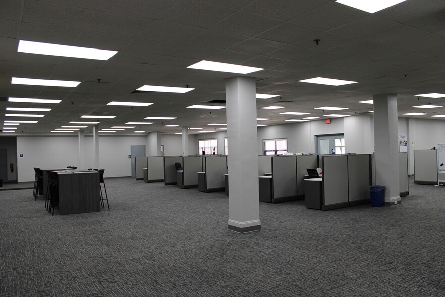 More Photos Of 101 Carleton Ave, Hazleton Manufacturing For Sale