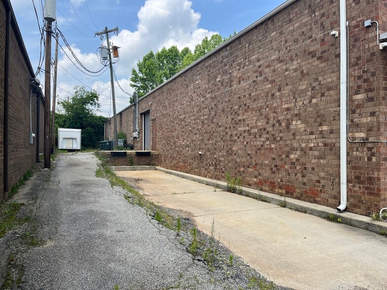 More Photos Of 112 S Walnut Cir, Greensboro Warehouse For Sale